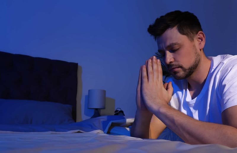 Oração da Noite: Como Fazer do Jeito Certo? 3 Orações para Fazer Antes de Dormir